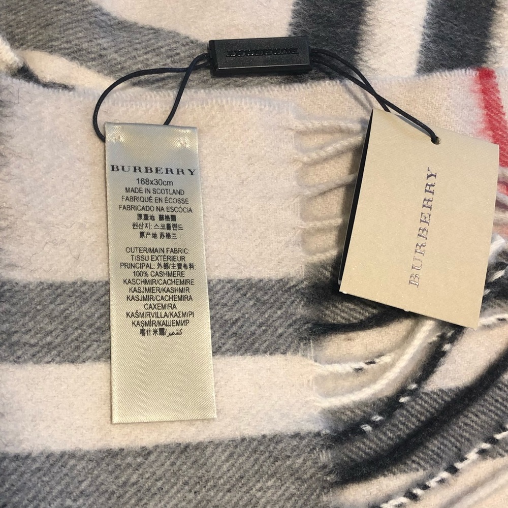 ❌SOLD❌NWT Authentic Burberry Cashmere Scarf - Picture 4 of 7